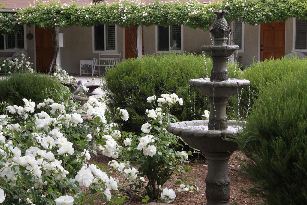 סולבנג Meadowlark Inn מראה חיצוני תמונה